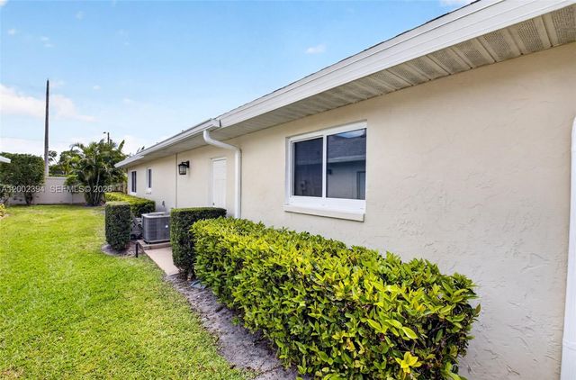 10982 S Greentrail Drive S, Boynton Beach, FL 33436