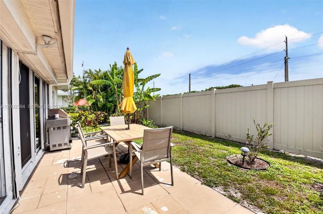 10982 S Greentrail Drive S, Boynton Beach, FL 33436