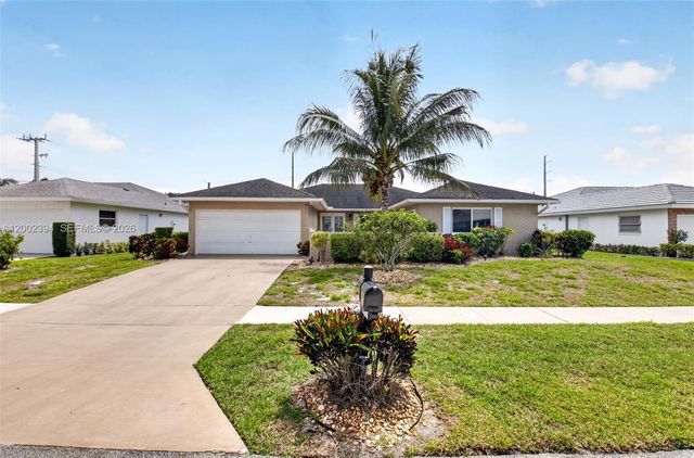 10982 S Greentrail Drive S, Boynton Beach, FL 33436