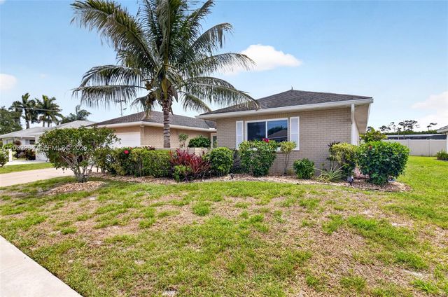 10982 S Greentrail Drive S, Boynton Beach, FL 33436