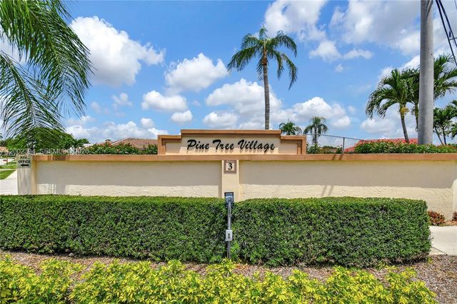 10982 S Greentrail Drive S, Boynton Beach, FL 33436
