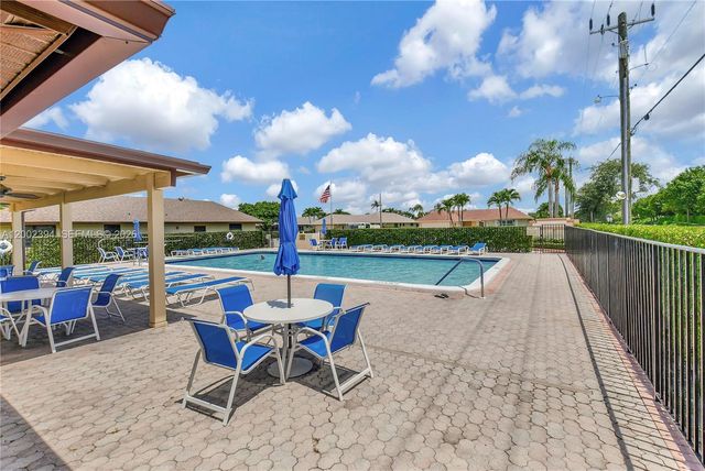 10982 S Greentrail Drive S, Boynton Beach, FL 33436