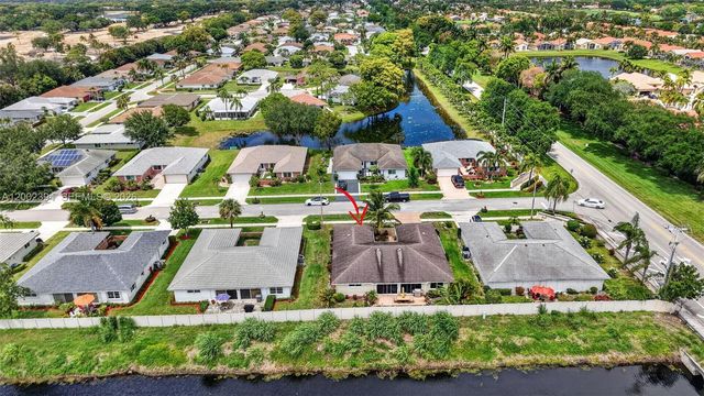 10982 S Greentrail Drive S, Boynton Beach, FL 33436