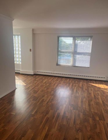 2600 W Berwyn Avenue 403, Chicago, IL 60625