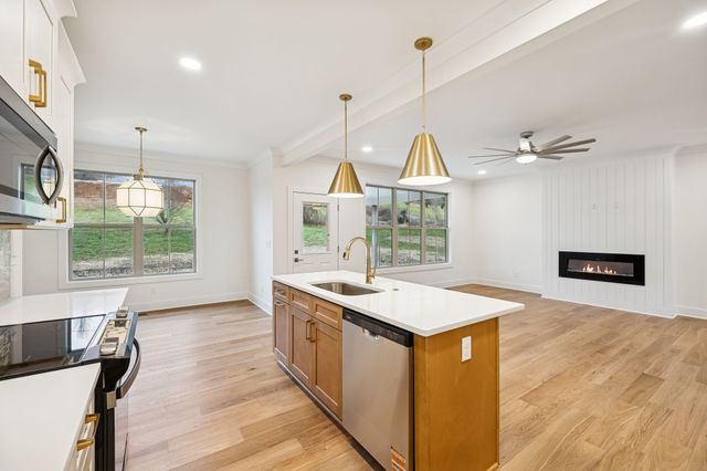 1561 Opossum Paw Rd, Beechgrove, TN 37018