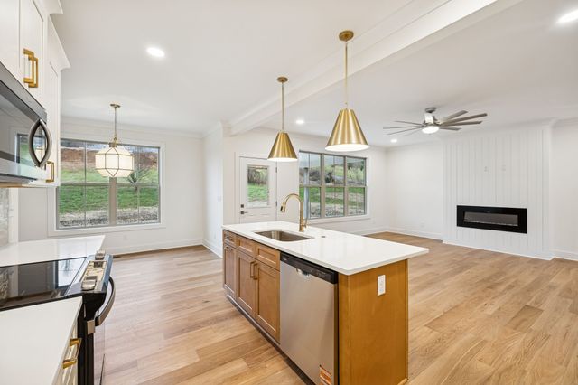 1561 Opossum Paw Rd, Beechgrove, TN 37018