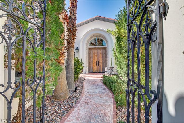 8628 Scarsdale Drive, Las Vegas, NV 89117
