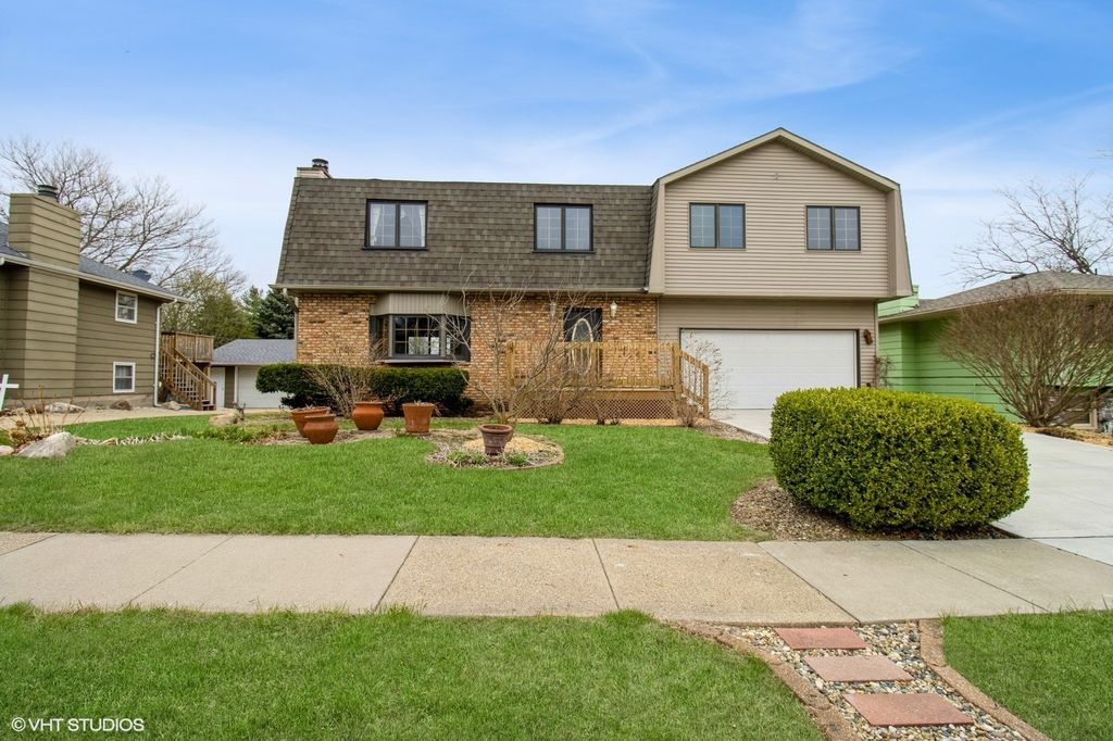 705 12th Avenue NW, Altoona, IA 50009