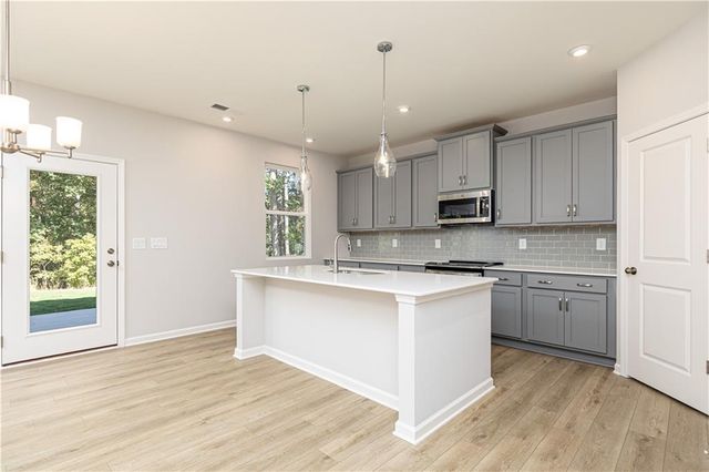 333 Cavalier Lane SE, Acworth, GA 30102