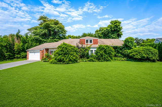 893 Gardiner Drive, Bay Shore, NY 11706