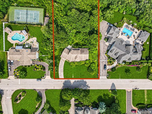 893 Gardiner Drive, Bay Shore, NY 11706
