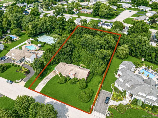 893 Gardiner Drive, Bay Shore, NY 11706