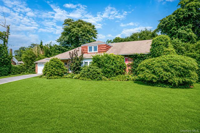 893 Gardiner Drive, Bay Shore, NY 11706