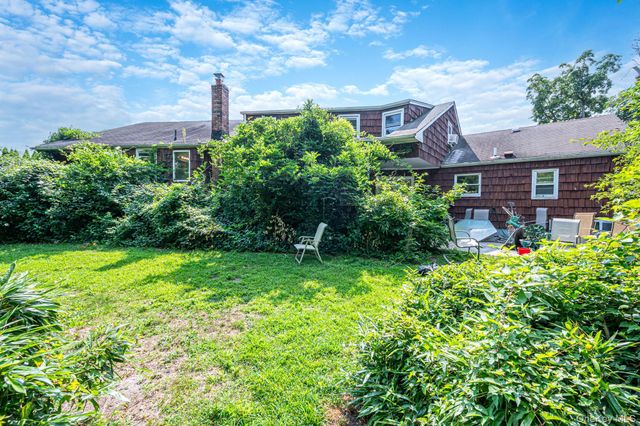 893 Gardiner Drive, Bay Shore, NY 11706