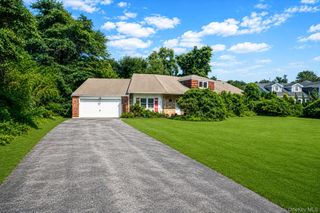 893 Gardiner Drive, Bay Shore, NY 11706