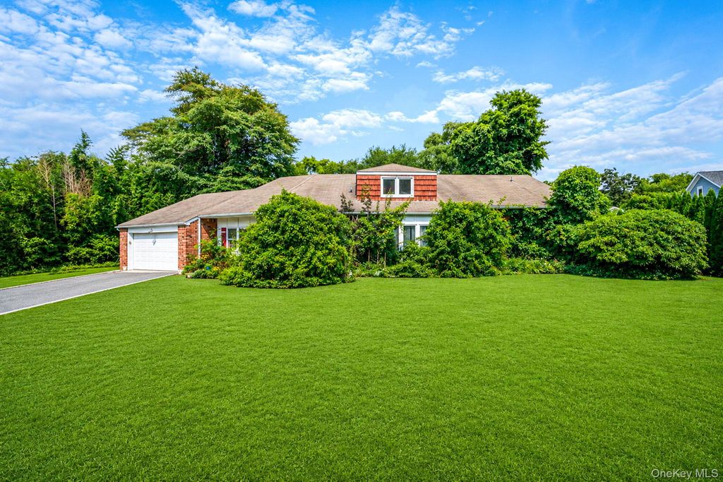 893 Gardiner Drive, Bay Shore, NY 11706 — photo 2