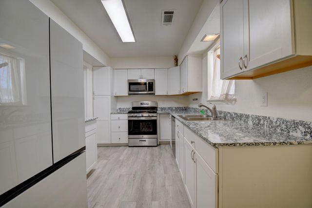 3709 General Stilwell Street NE, Albuquerque, NM 87111