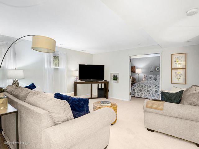 317 E Walnut Street, Hinsdale, IL 60521