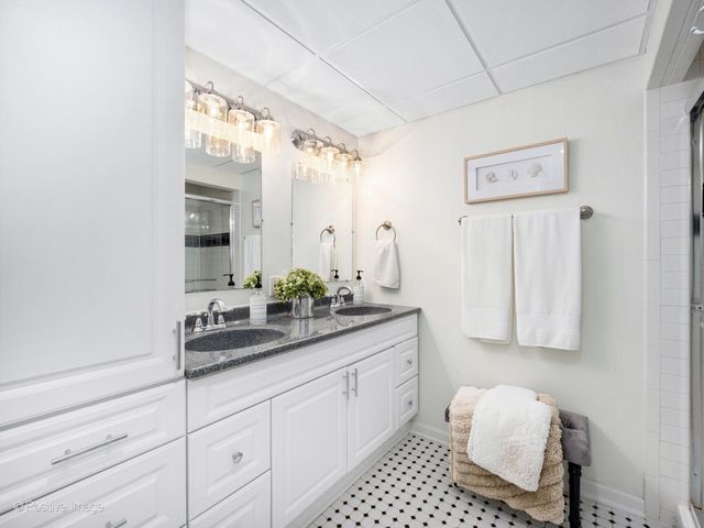 317 E Walnut Street, Hinsdale, IL 60521