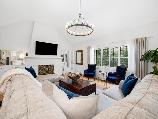 317 E Walnut Street, Hinsdale, IL 60521