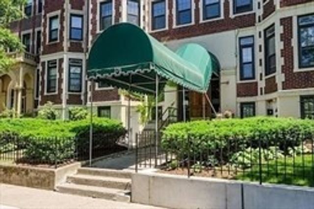 378 Riverway Three, Boston, MA 02115
