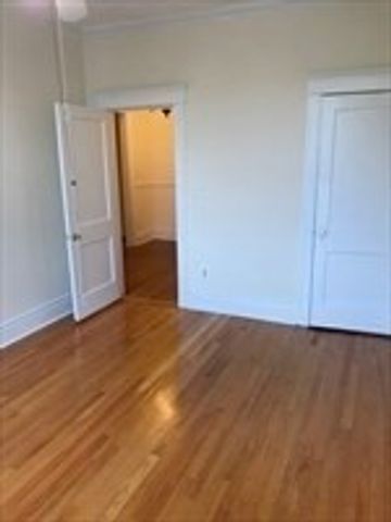 378 Riverway Three, Boston, MA 02115