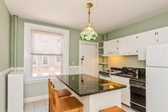 378 Riverway Three, Boston, MA 02115