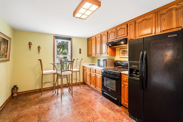69 S Chestnut STREET, Oconomowoc, WI 53066