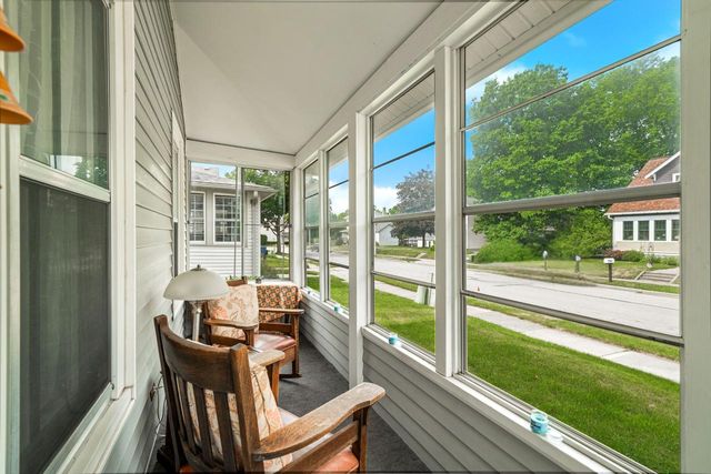 69 S Chestnut STREET, Oconomowoc, WI 53066