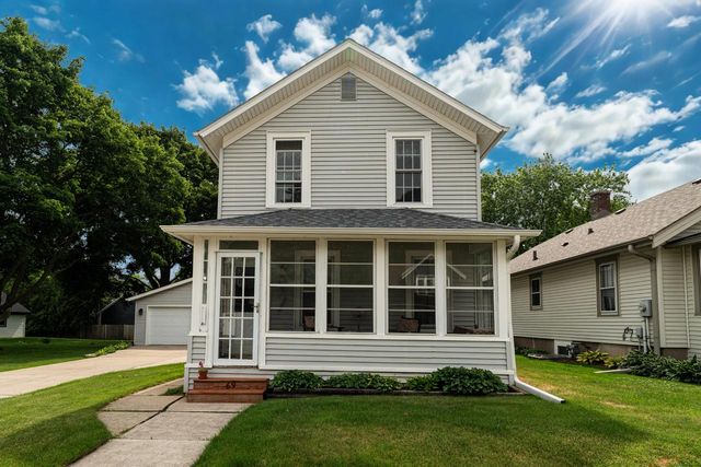 69 S Chestnut STREET, Oconomowoc, WI 53066