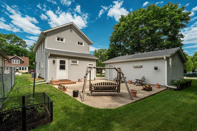 69 S Chestnut STREET, Oconomowoc, WI 53066