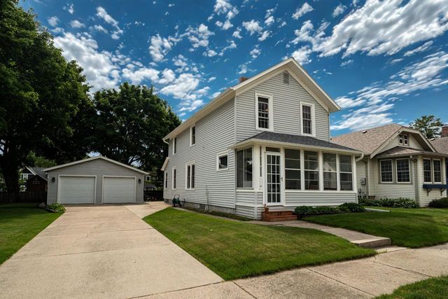 69 S Chestnut STREET, Oconomowoc, WI 53066
