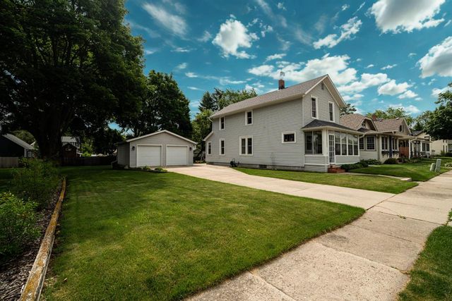 69 S Chestnut STREET, Oconomowoc, WI 53066