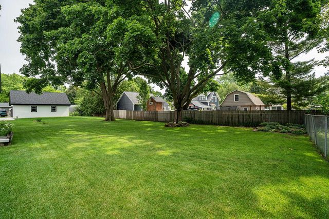 69 S Chestnut STREET, Oconomowoc, WI 53066