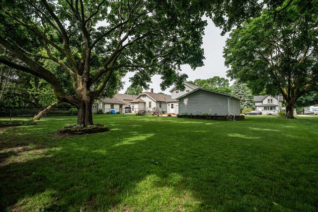 69 S Chestnut STREET, Oconomowoc, WI 53066