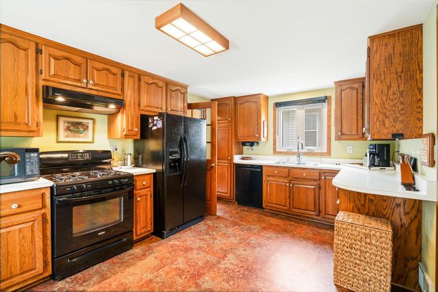 69 S Chestnut STREET, Oconomowoc, WI 53066