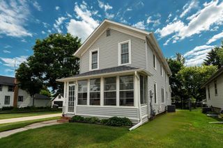 69 S Chestnut STREET, Oconomowoc, WI 53066