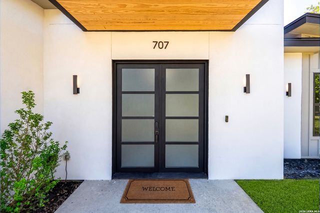 707 Lone Cir, San Antonio, TX 78260
