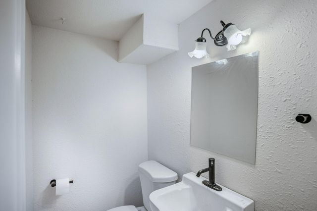 6009 N VICKIE DR, Columbia, MO 65202