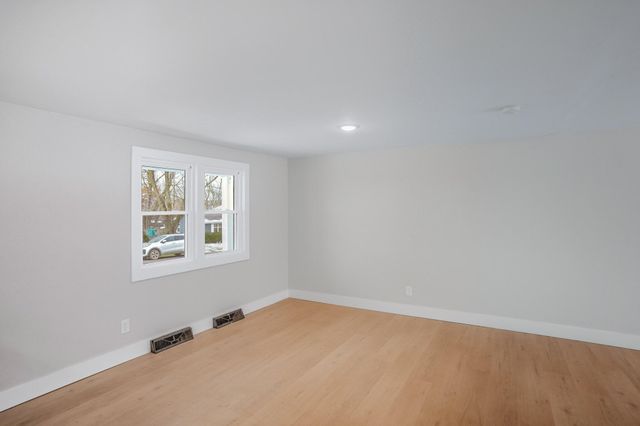 6009 N VICKIE DR, Columbia, MO 65202