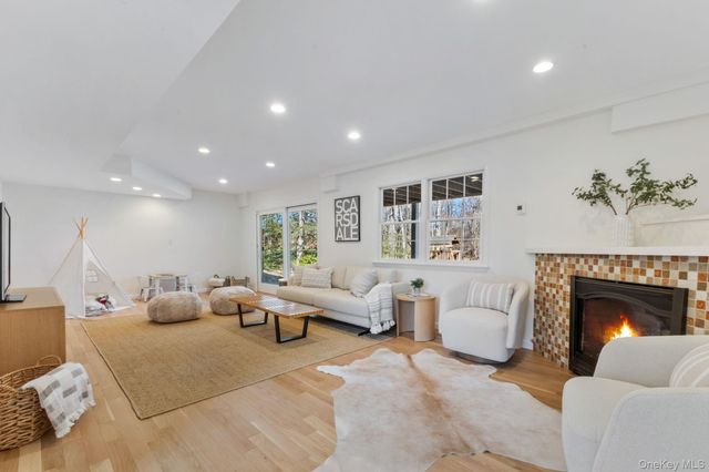 21 Kolbert Drive, Scarsdale, NY 10583