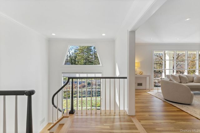 21 Kolbert Drive, Scarsdale, NY 10583