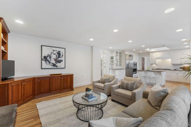 21 Kolbert Drive, Scarsdale, NY 10583