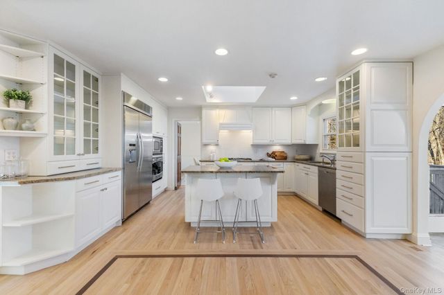 21 Kolbert Drive, Scarsdale, NY 10583