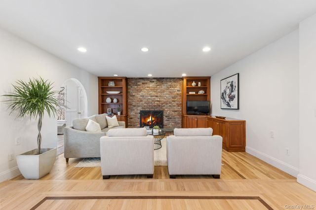 21 Kolbert Drive, Scarsdale, NY 10583