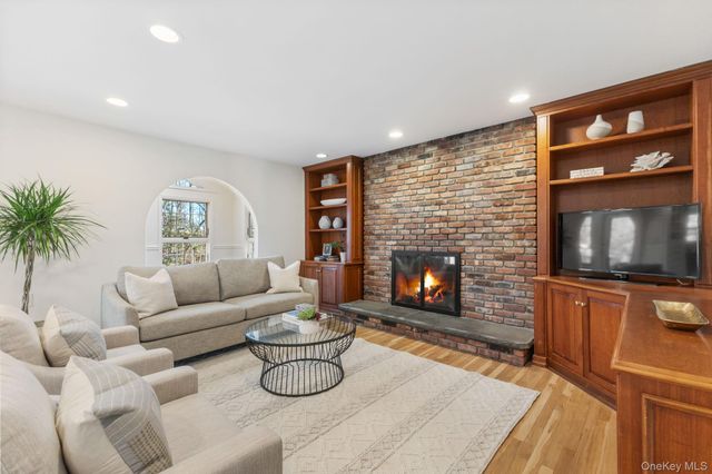 21 Kolbert Drive, Scarsdale, NY 10583