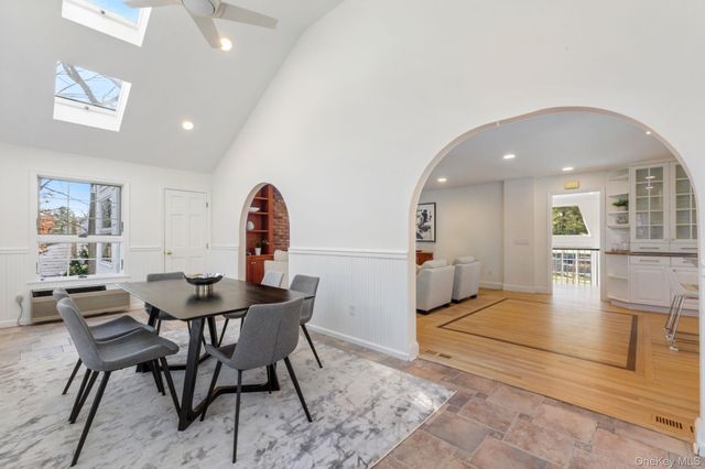 21 Kolbert Drive, Scarsdale, NY 10583