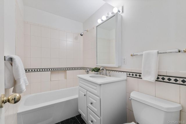 21 Kolbert Drive, Scarsdale, NY 10583