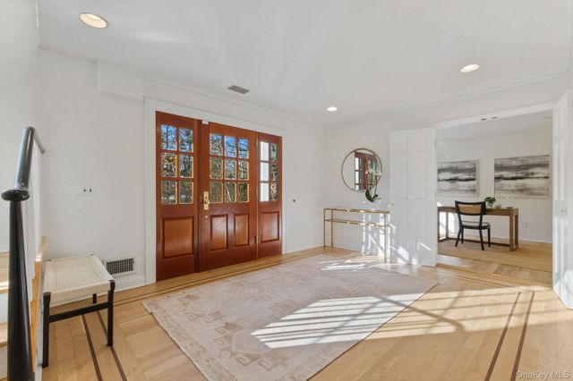 21 Kolbert Drive, Scarsdale, NY 10583