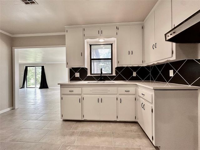2136 SW 49th Street, Oklahoma City, OK 73119